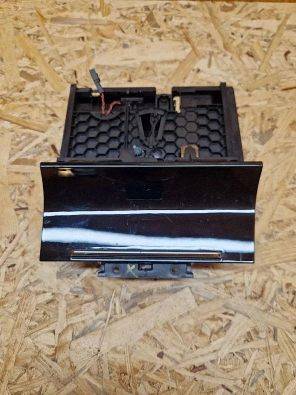 Ashtray (front) – Skoda Superb B8 (3V) (2015-2024)