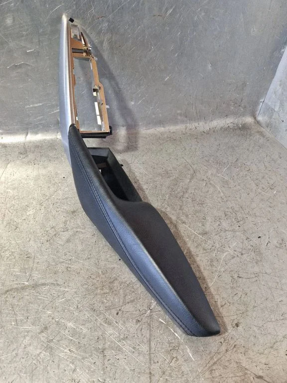 Front door interior handle trim GHP969376