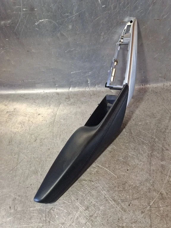 Front door interior handle trim GHP969396