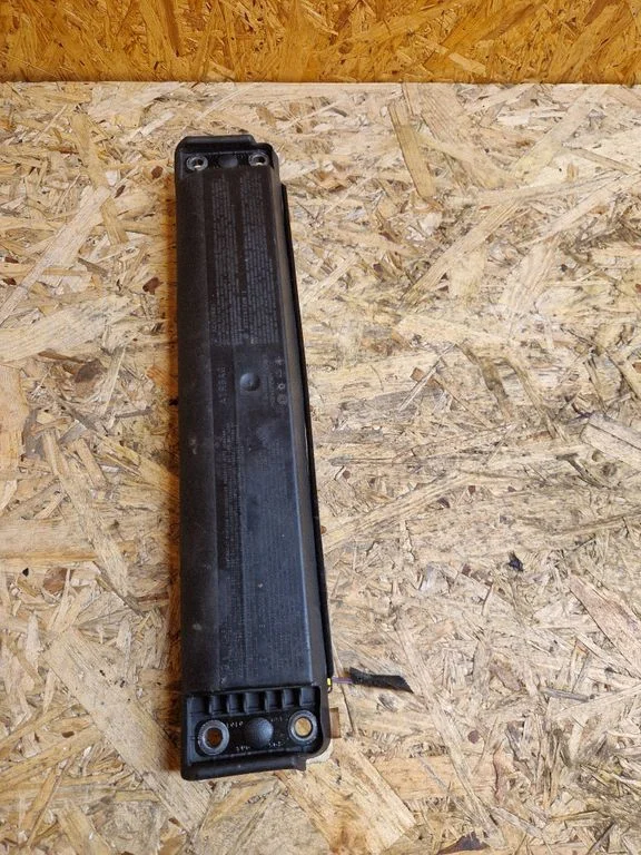Ceļgalu drošības spilvens DG9354045J76