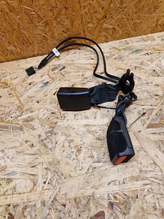 Rear seatbelt buckle 640351200C