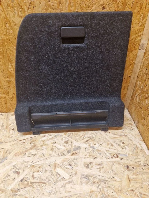 Boczny panel tapicerki bagażnika 3V9868885G