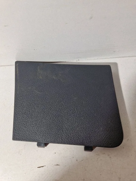 Rear light trim 1T0867657