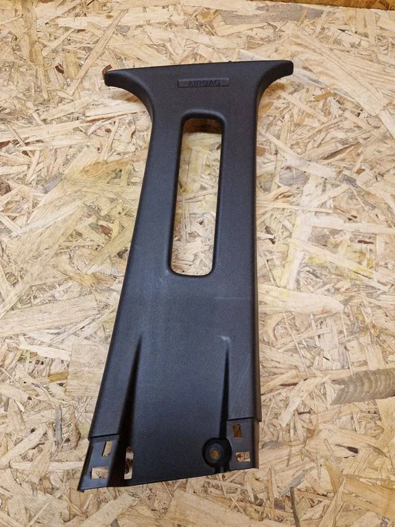 (B) pillar trim (top) H1BBA24582