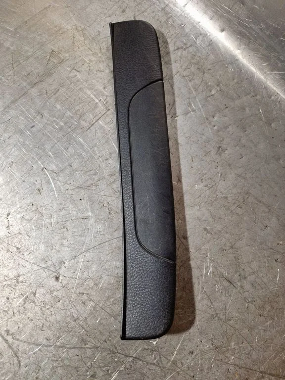 Rear sill trim cover 67915