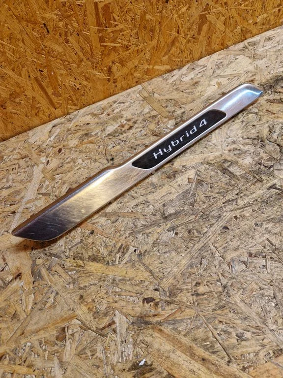 Front sill trim cover – right