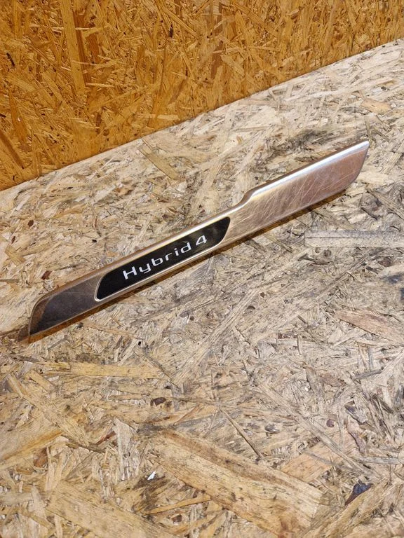 Front sill trim cover – left