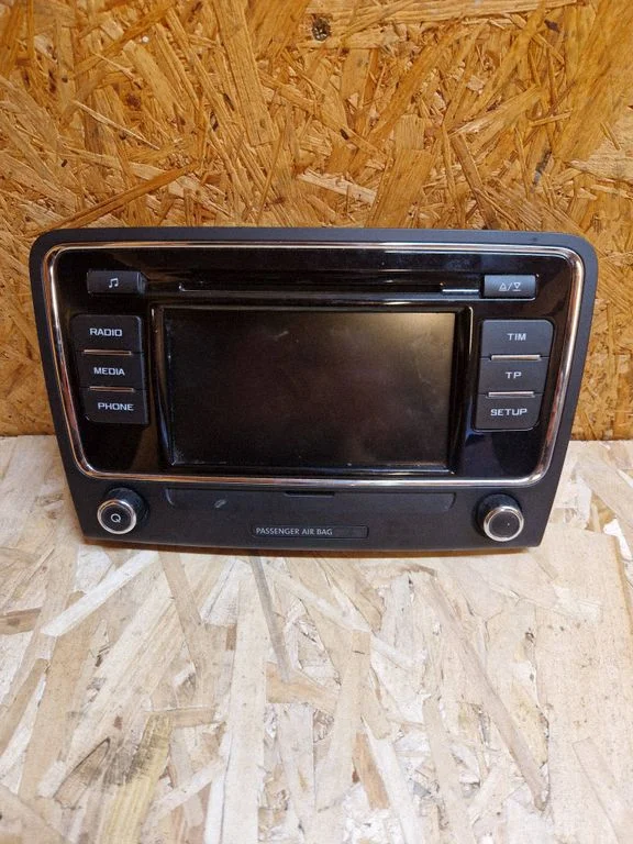 Screen/display/small screen – Skoda Superb B6 (3T) (2008-2015)