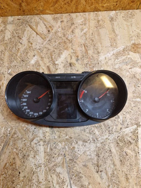 Speedometer (instrument cluster) – Volkswagen Polo V 6R (2009-2017)