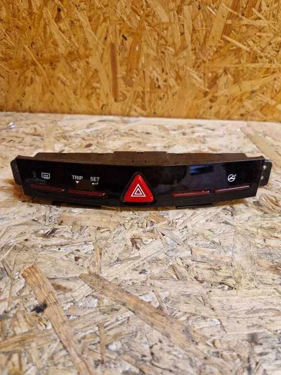 Hazard light switch 8520035002