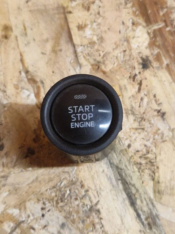 Przycisk start/stop silnika – Mazda CX-5 (2012-2017)
