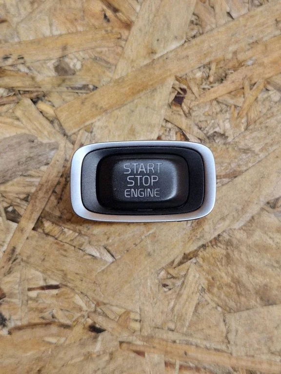 Przycisk start/stop silnika – Volvo V40 (2012-2019)