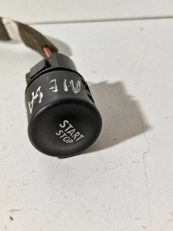 Przycisk start/stop silnika – Renault Megane III (2009-2016)