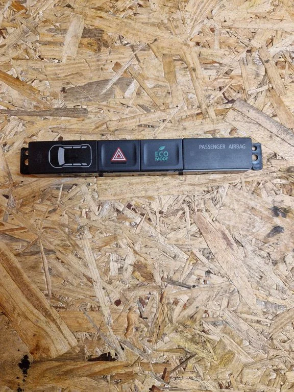 Hazard light switch 8002B409