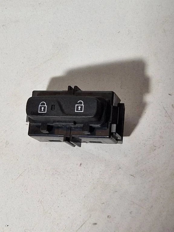 Central locking switch button – Volvo V60 (2013-2018)