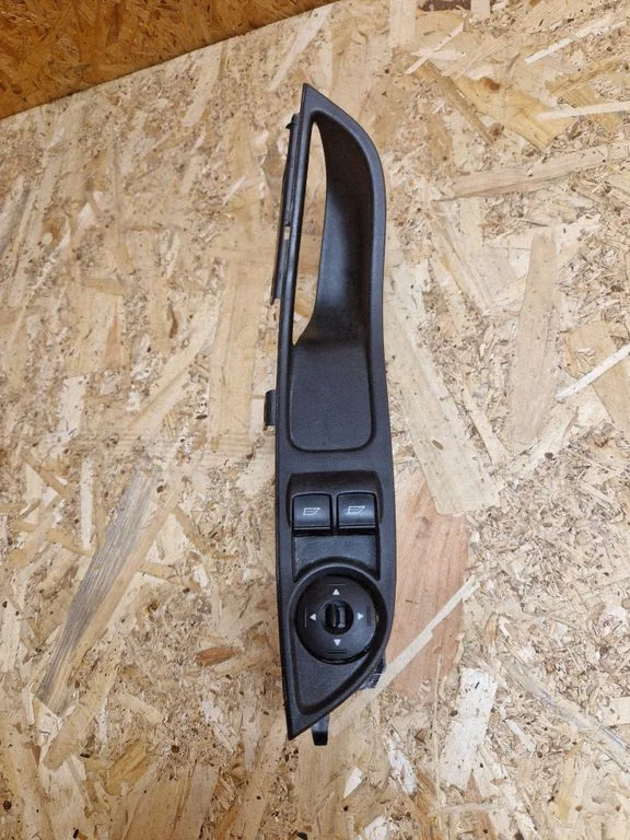 Electric window control switch – Ford Focus (2010-2017)