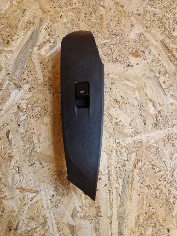 Electric window control switch GKL166370A