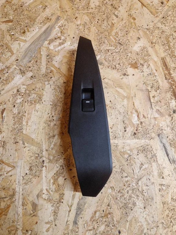 Electric window control switch GKL166380A