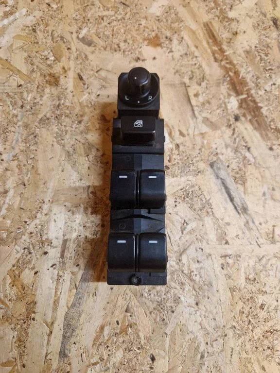 Electric window control switch GKL266350A