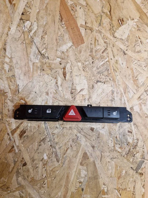 Seat heating switch 937001H000