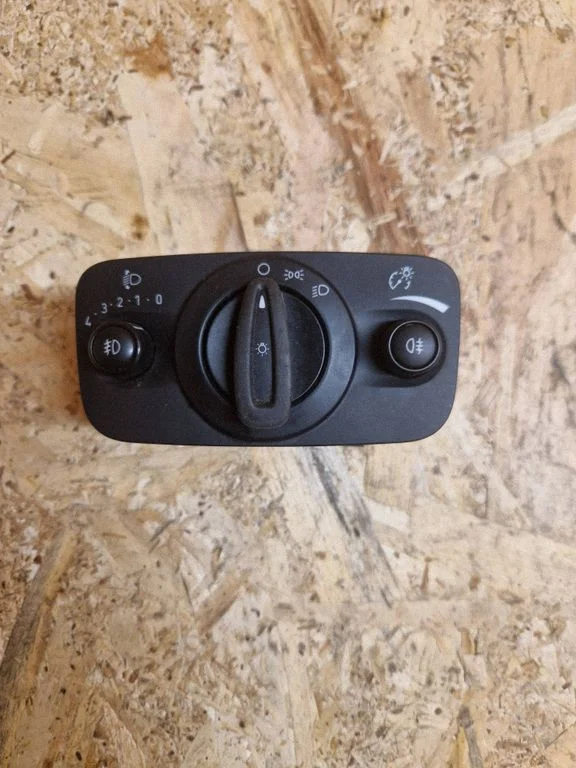 Light switch AV6T13A024AC