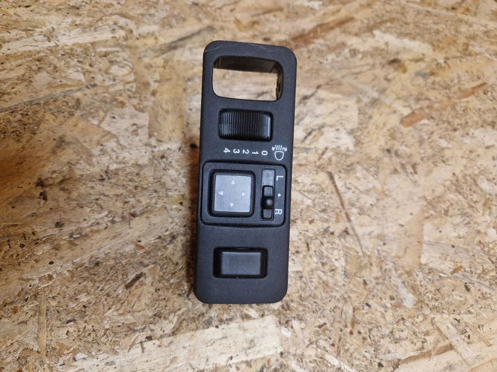 Wing mirror switch MR240907