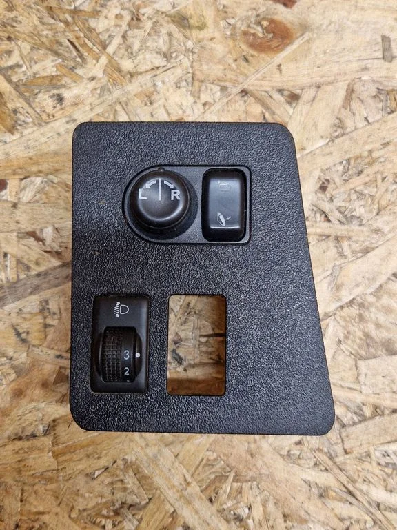 Wing mirror switch – Nissan Qashqai+2 (2008-2010)