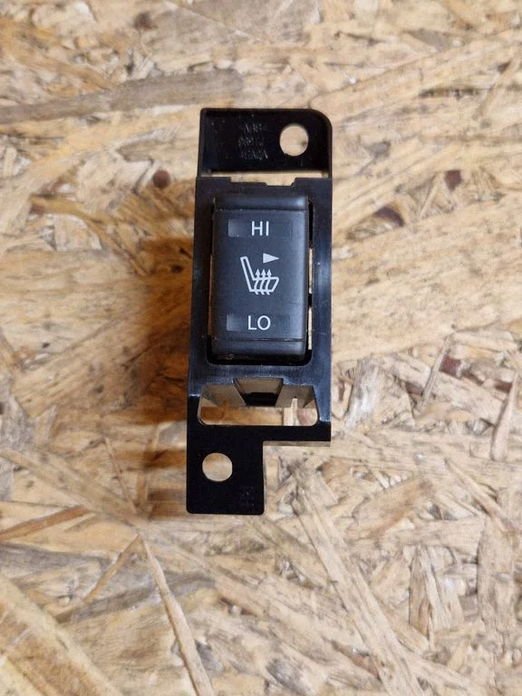 Seat heating switch – Nissan Qashqai (2014-2016)