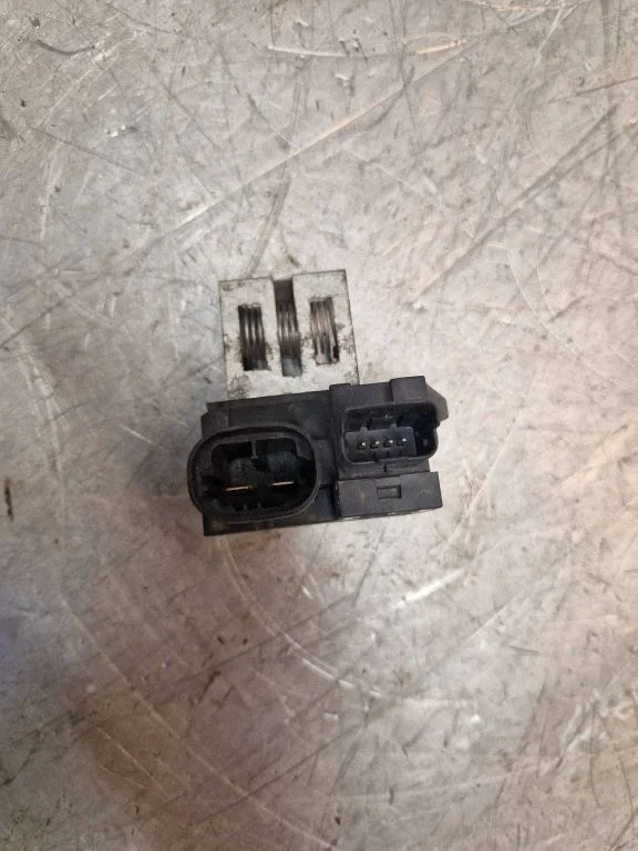 Coolant fan relay – Peugeot 2008 I (2013-2019)