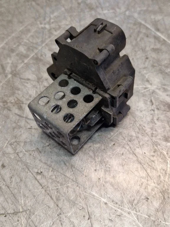 Coolant fan relay – Citroen C4 I (2004-2010)