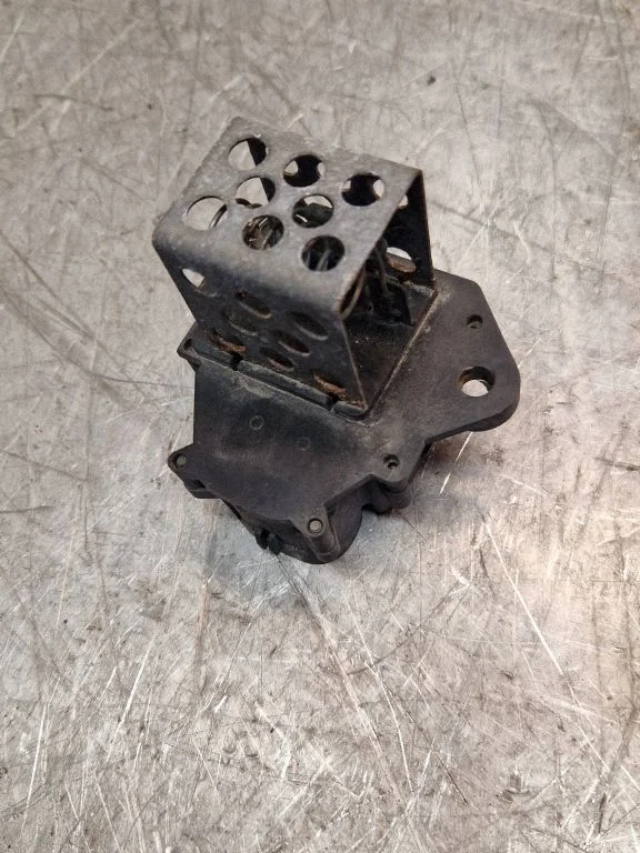 Coolant fan relay – Citroen C4 I (2004-2010)
