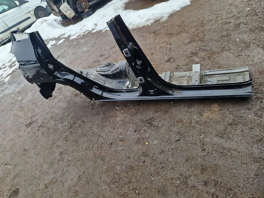 Rear quarter panel – right