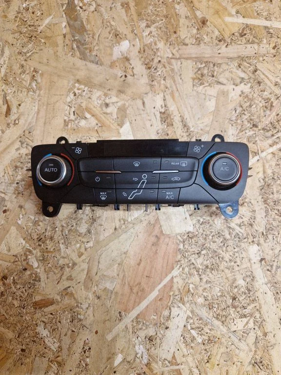 Kliimaseadme/kütte juhtplokk (salongis) – Ford Focus (2010-2017)