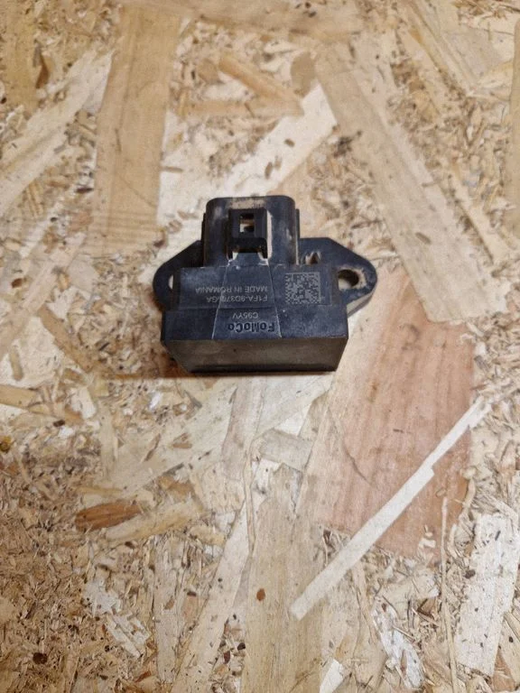 Fuel injection pump control unit/module F1FA9D370GA