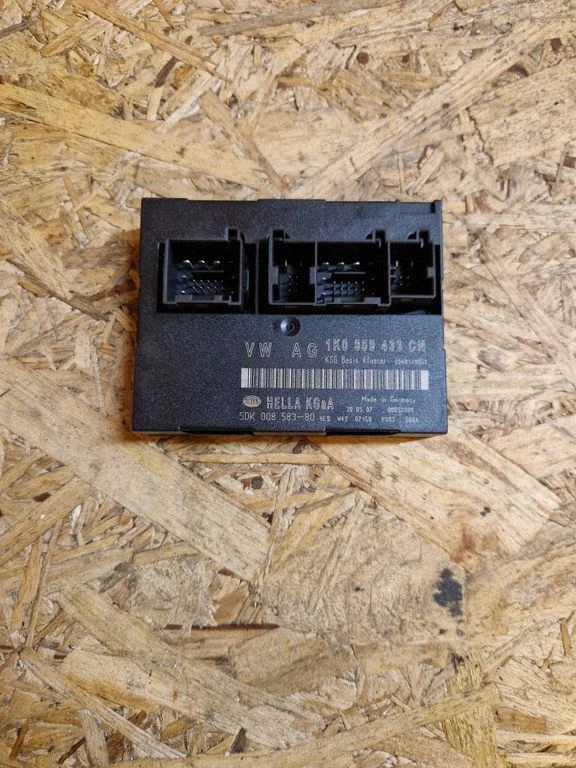 Door central lock control unit/module – Skoda Octavia Mk2 (1Z) (2004-2013)