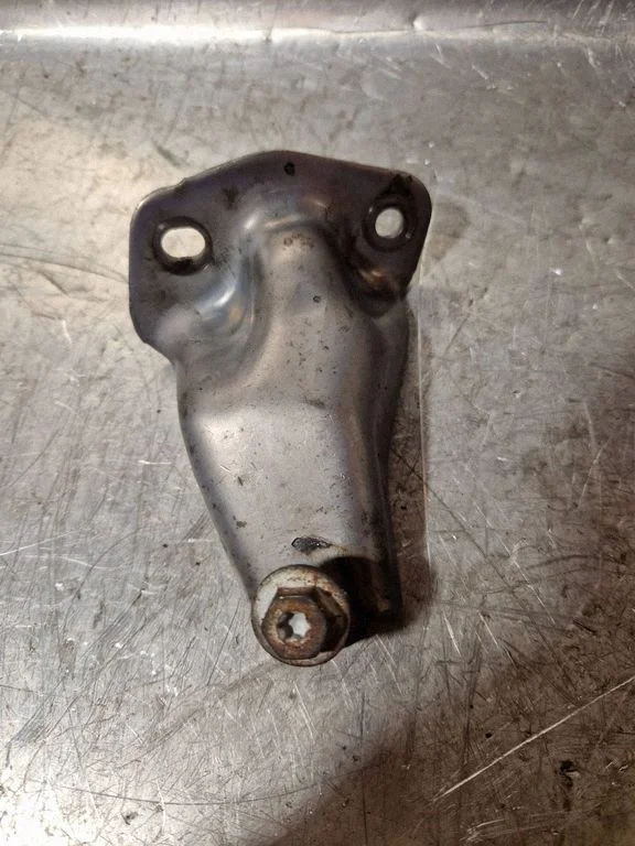 EGR valve cooler bracket – Nissan NV300 (2016-)