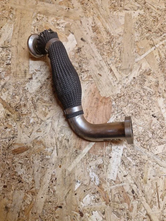 EGR valve line/pipe/hose 04B131521