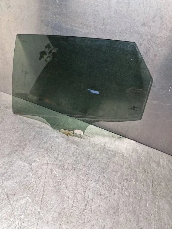 Rear door window glass 43R00351