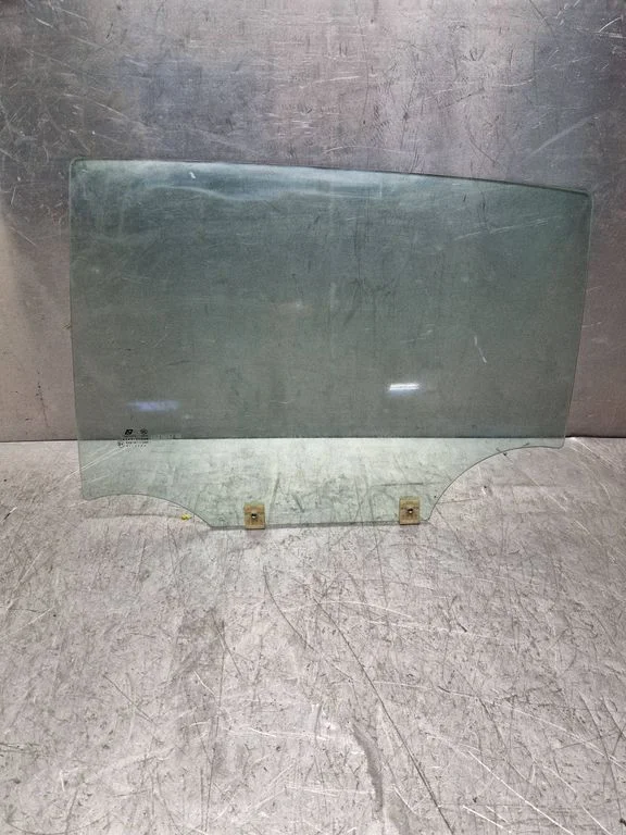 Rear door window glass 823017342R