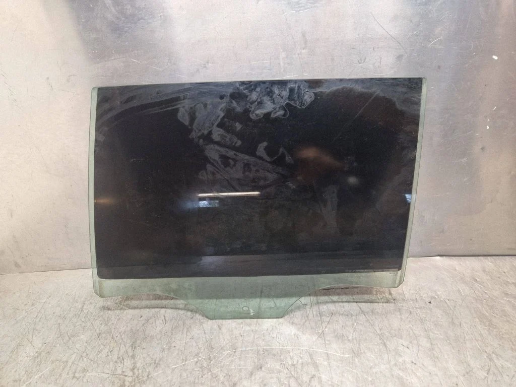 Rear door window glass 3V9845205
