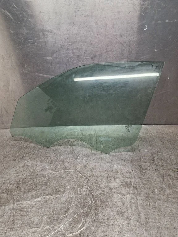 Front door window glass four-door 43R000929