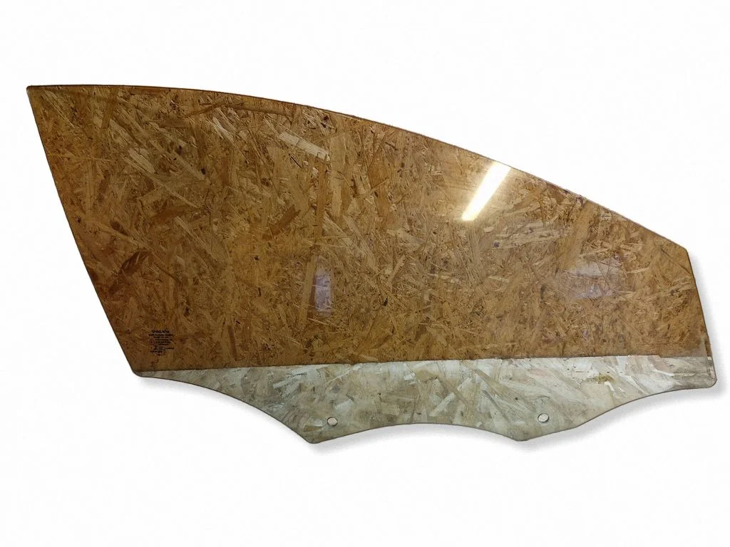 Front door window glass four-door 43R001026