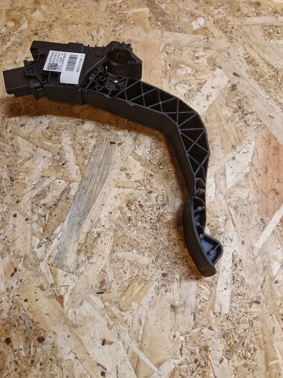 Accelerator throttle pedal 9827704480