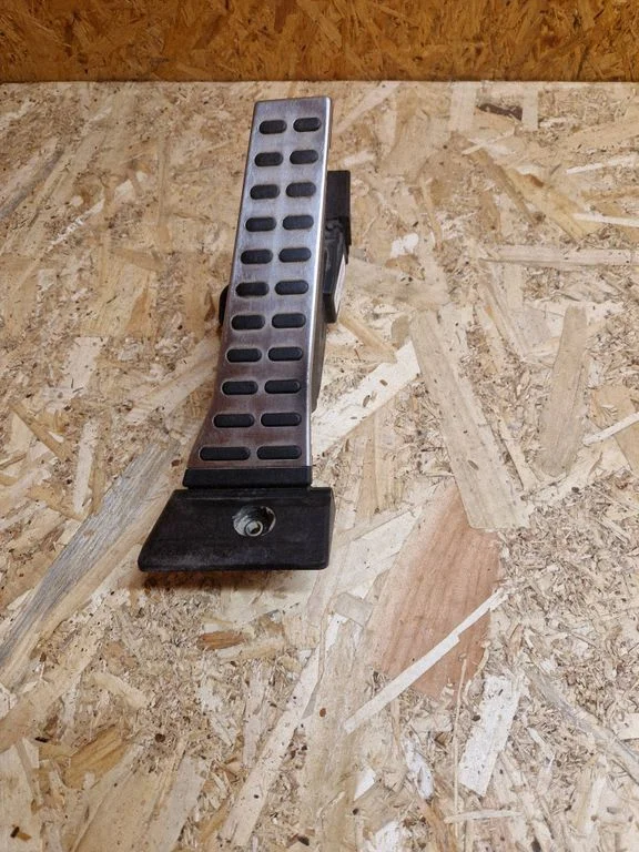 Accelerator throttle pedal C5130