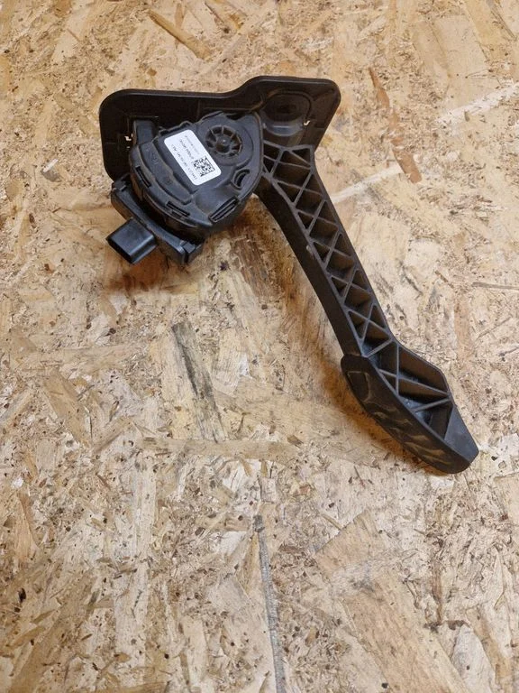 Accelerator throttle pedal BK219F836AD