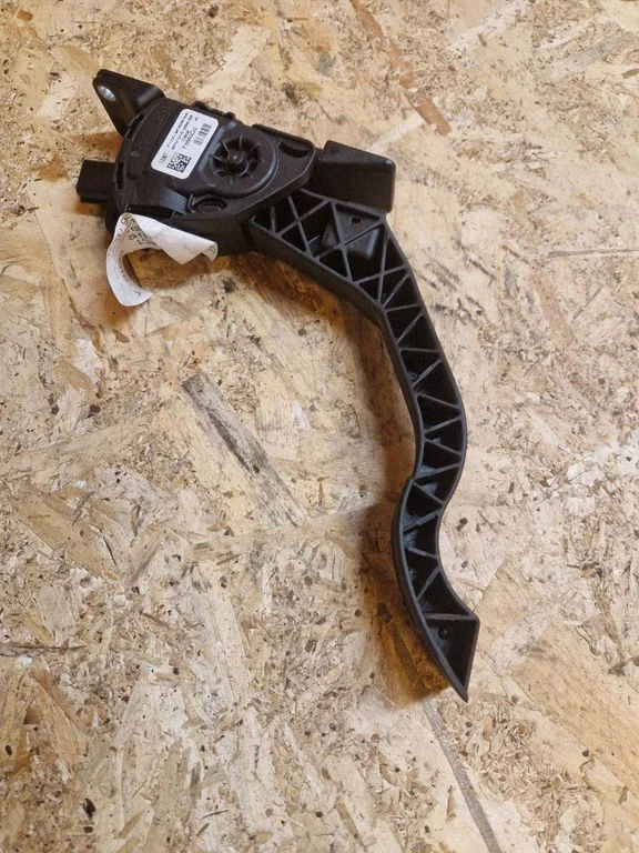 Accelerator throttle pedal 6PV01036884