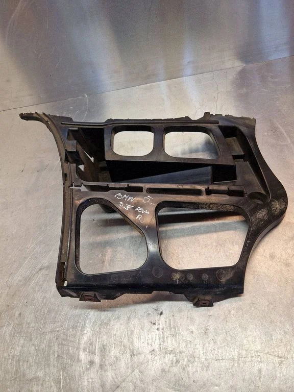 Bumper support mounting bracket corner – BMW 3 Series E90 E91 (2005-2012)