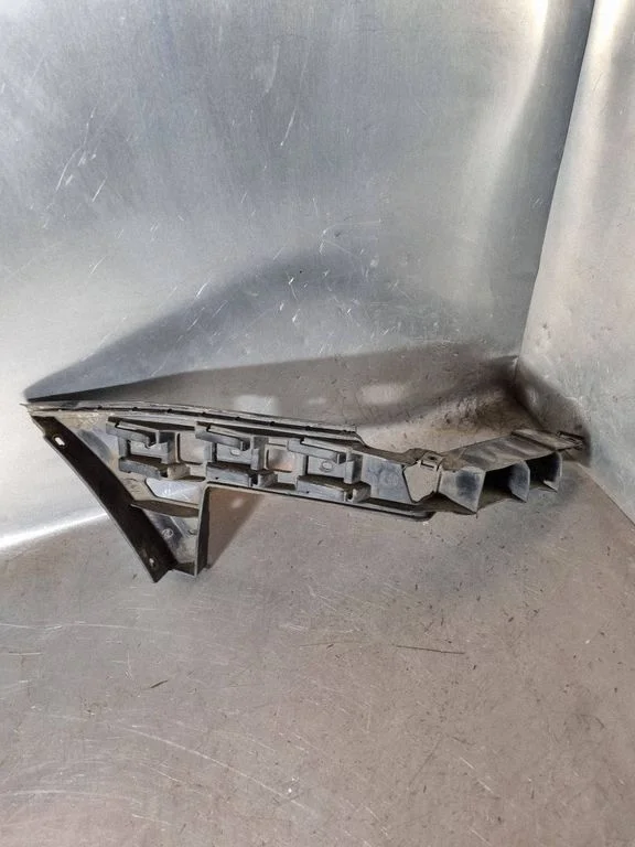 Bumper support mounting bracket corner – Volkswagen Touran I (2003-2010)