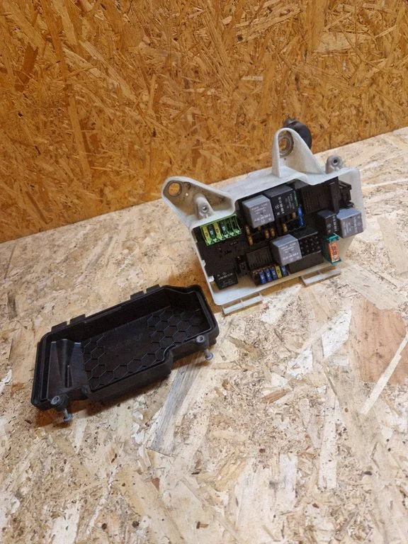 Fuse box set A2055400082