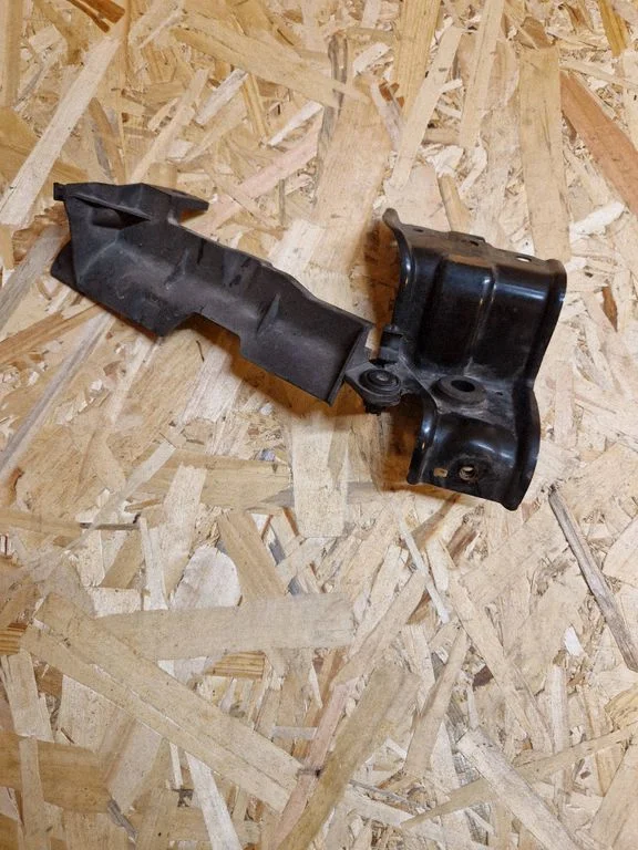 Radiator support slam panel bracket – left
